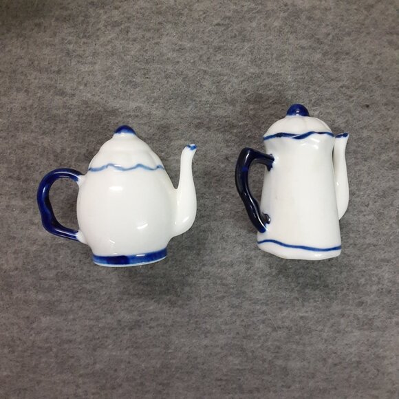 Mini White/Cobalt Blue Salt/Pepper Shakers 2x1.75" Stopper Dutch/Delftware Style - Picture 7 of 7